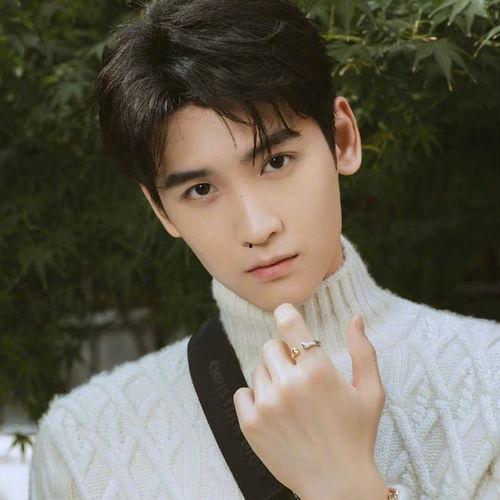 娱乐圈吃瓜男的是谁,揭秘“吃瓜男”的真实身份